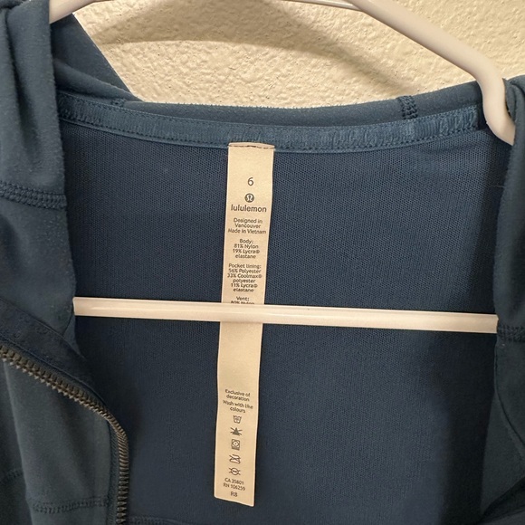 Women’s define hooded jacket nulu - Lululemon - Picture 7 of 9
